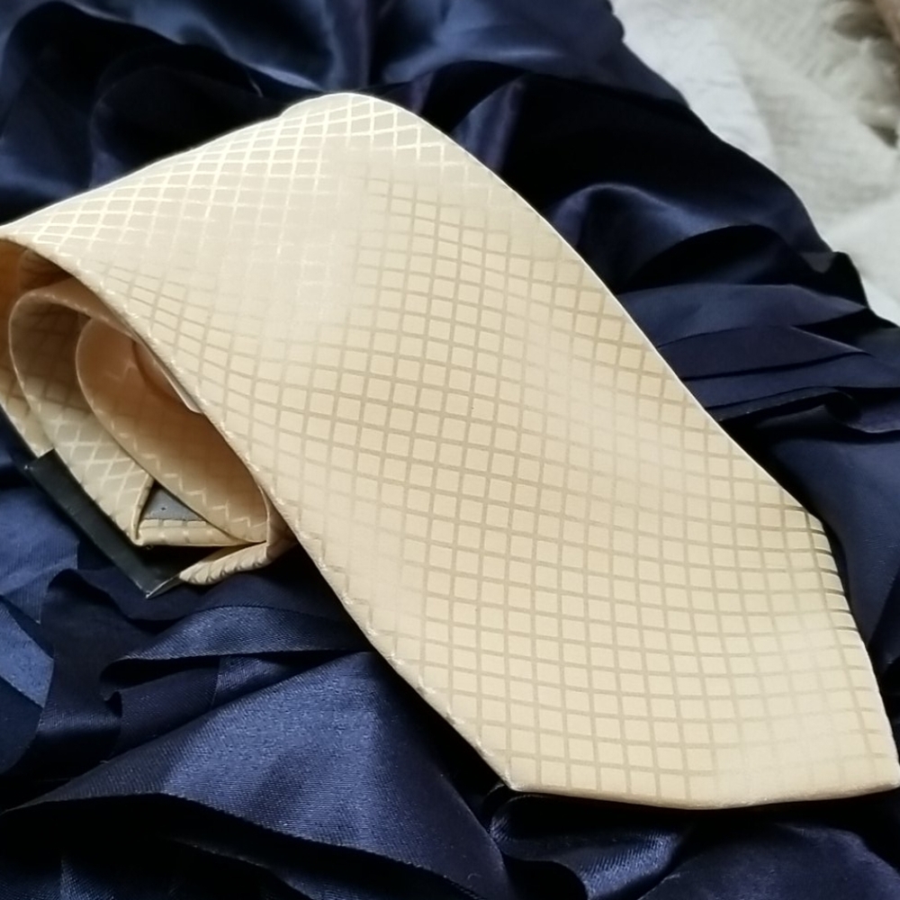 NWT Alfani Silk Gold Cream box pattern tie
